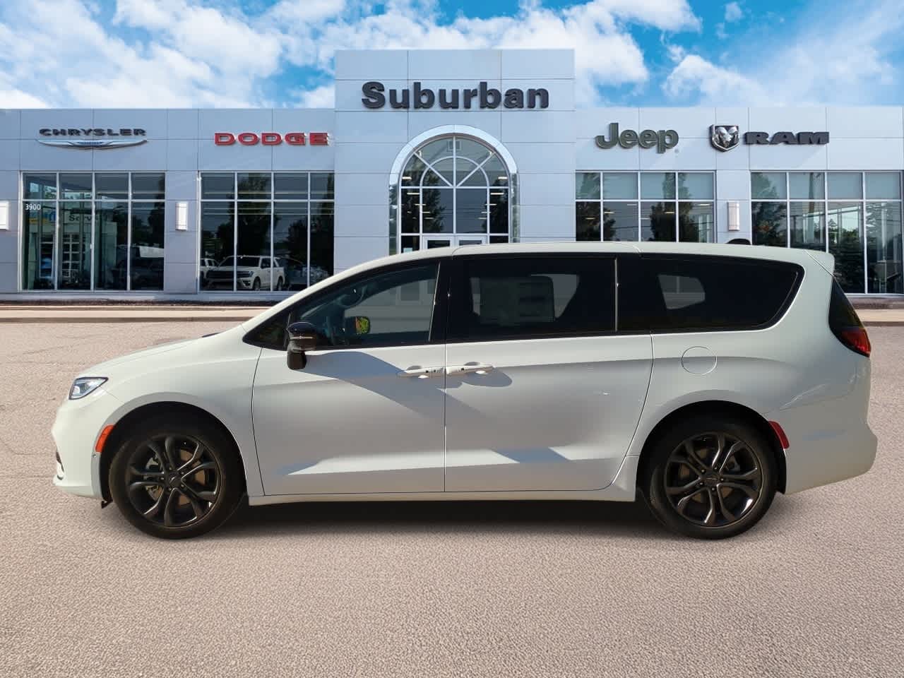 Thumbnail: 2026 Chrysler Pacifica - 5