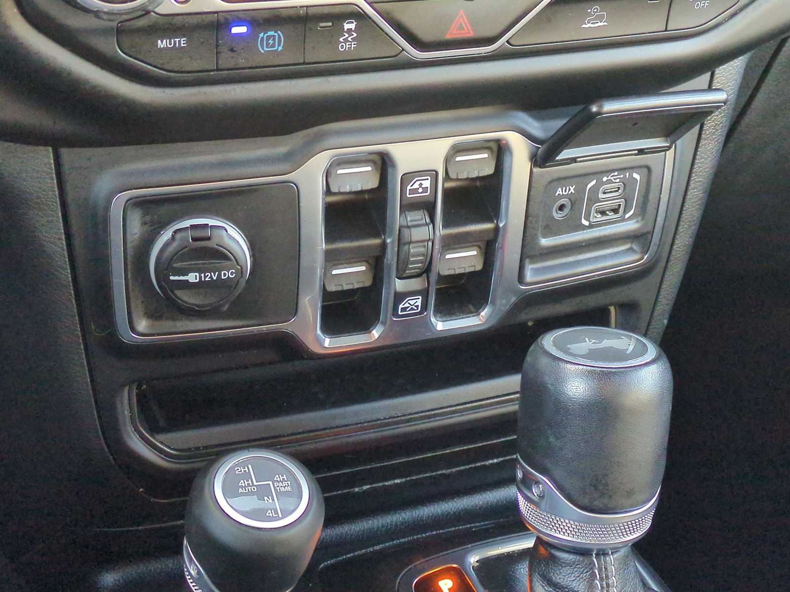 Thumbnail: 2023 Jeep Wrangler - 31