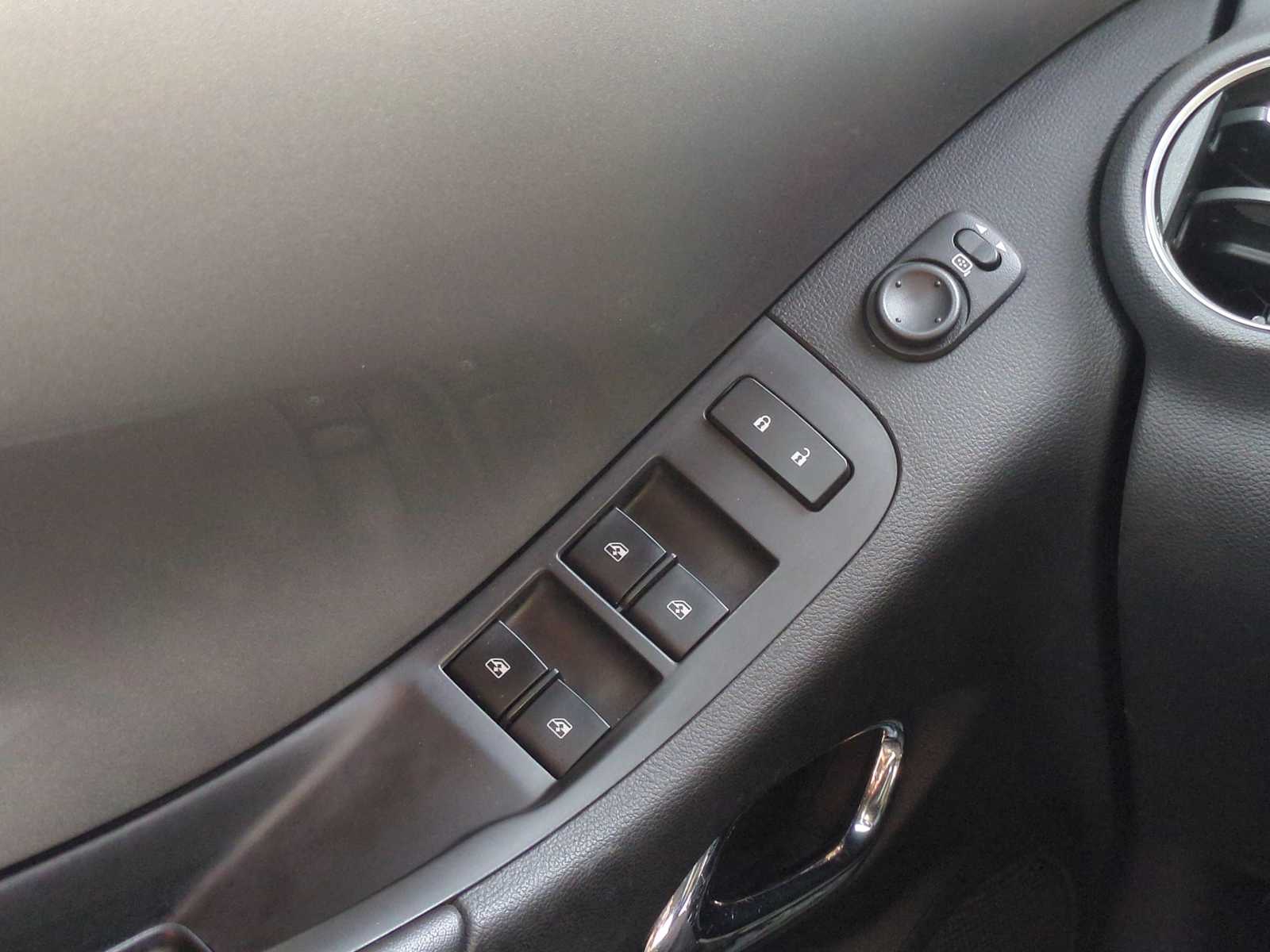Thumbnail: 2014 Chevrolet Camaro - 37