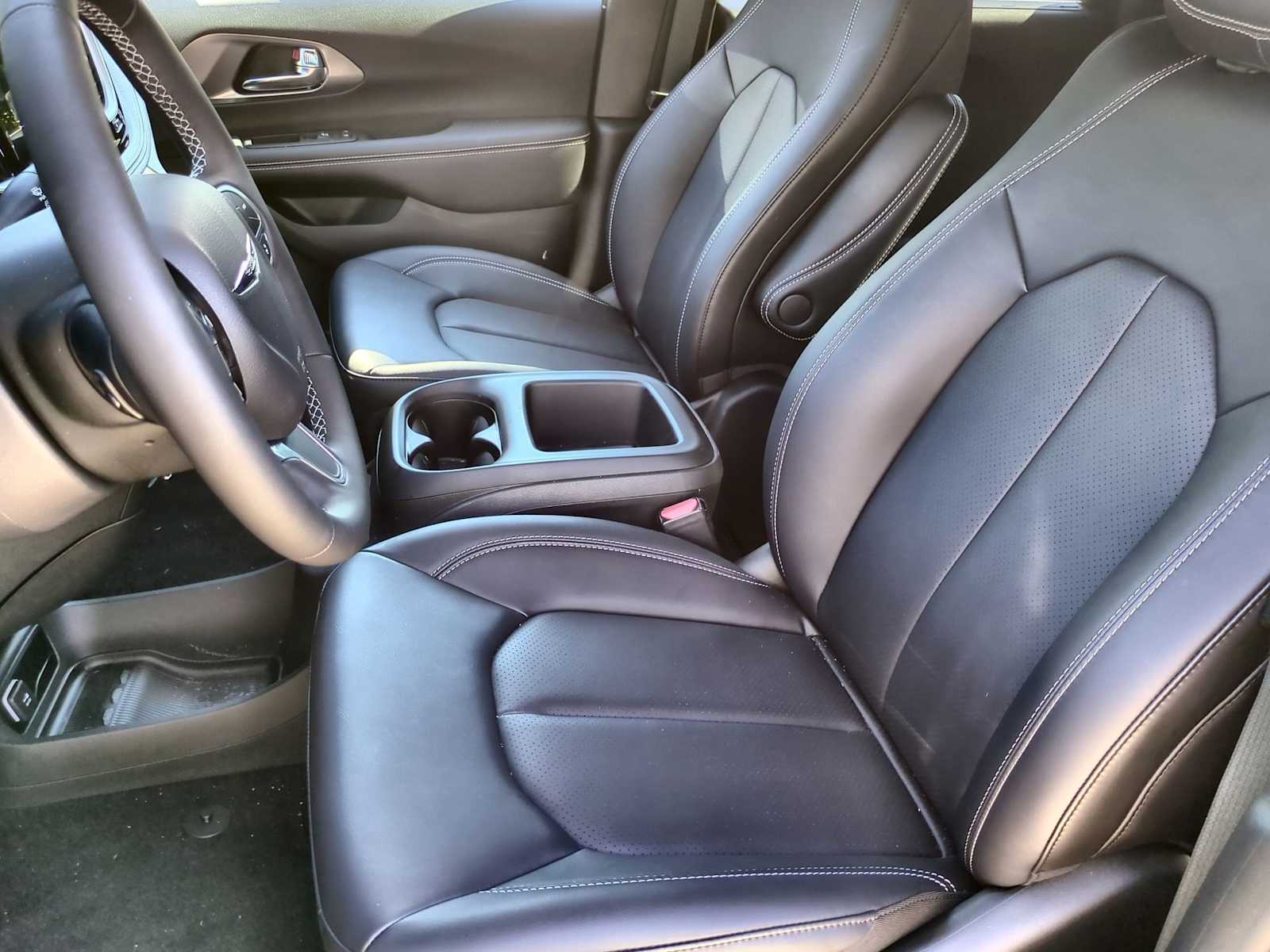 Thumbnail: 2026 Chrysler Pacifica - 16