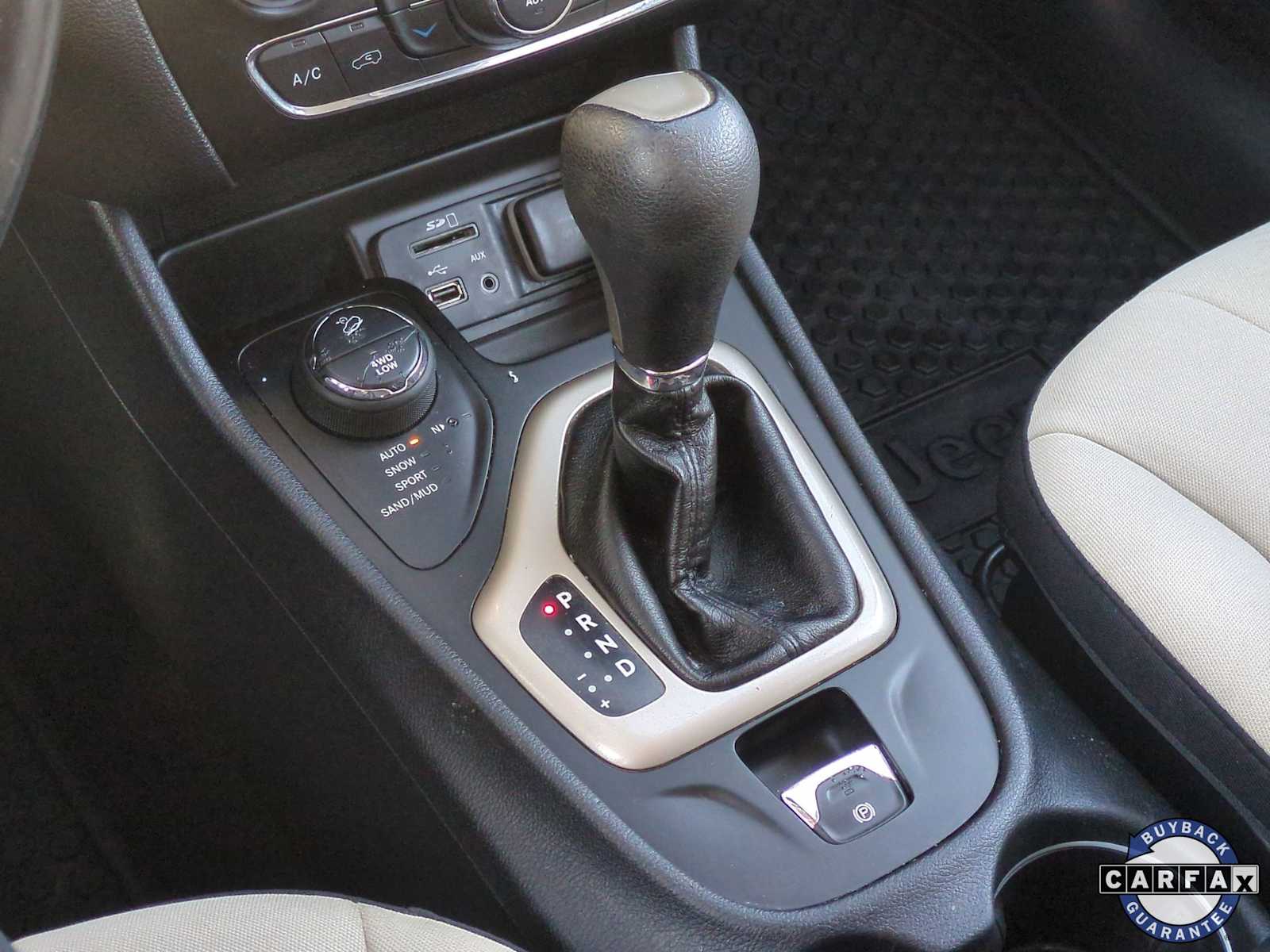 Thumbnail: 2016 Jeep Cherokee - 34