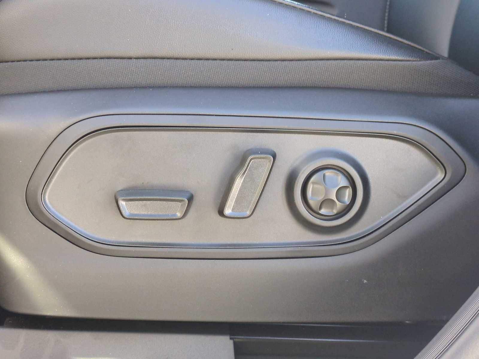 Thumbnail: 2025 Jeep Grand Cherokee L - 17