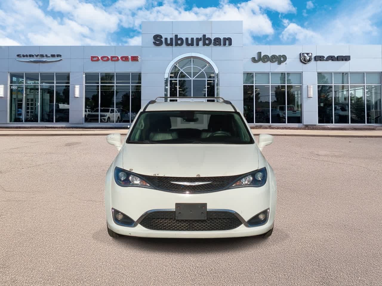 Thumbnail: 2017 Chrysler Pacifica - 3