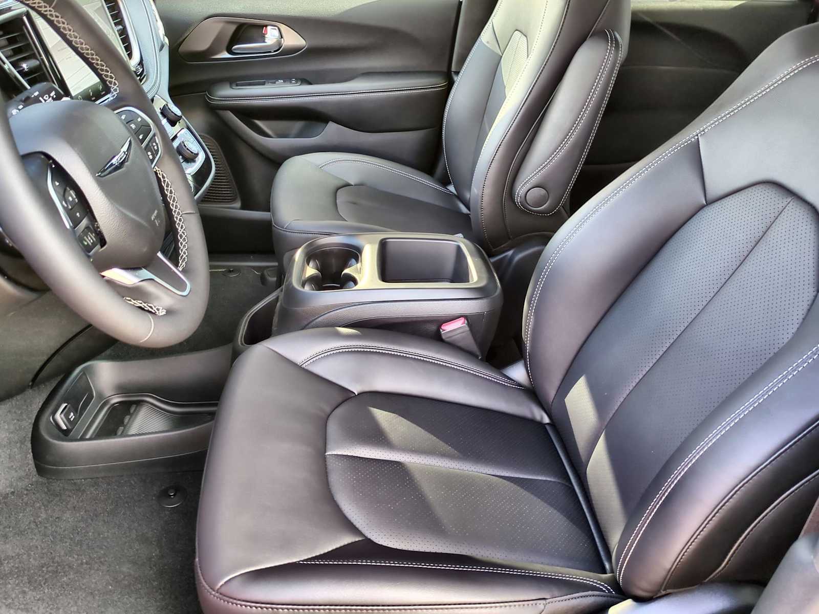 Thumbnail: 2026 Chrysler Pacifica - 16