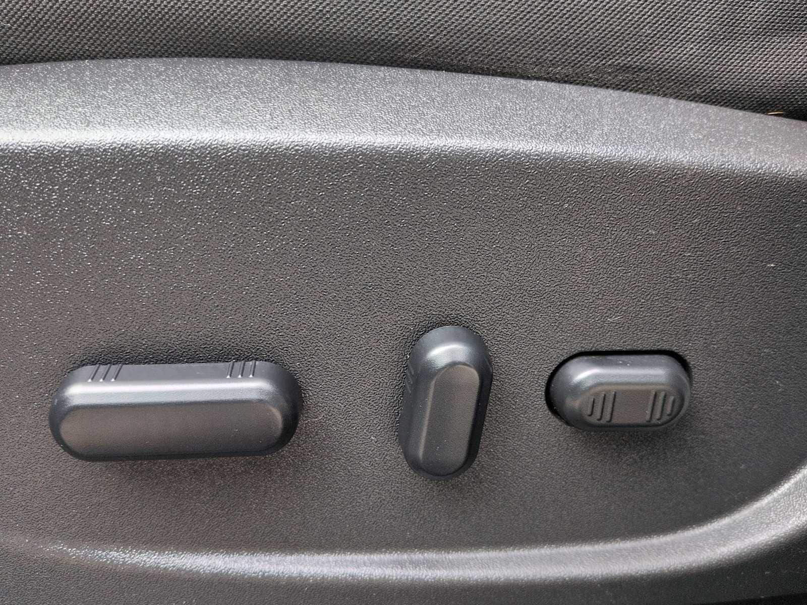 Thumbnail: 2014 Ford Escape - 18