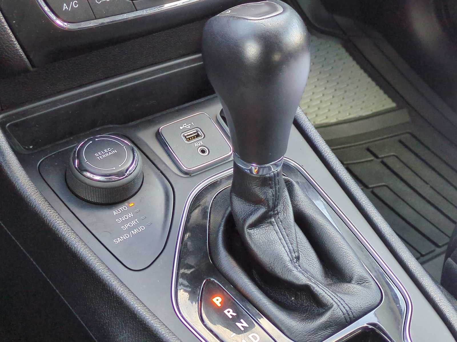 Thumbnail: 2020 Jeep Cherokee - 31