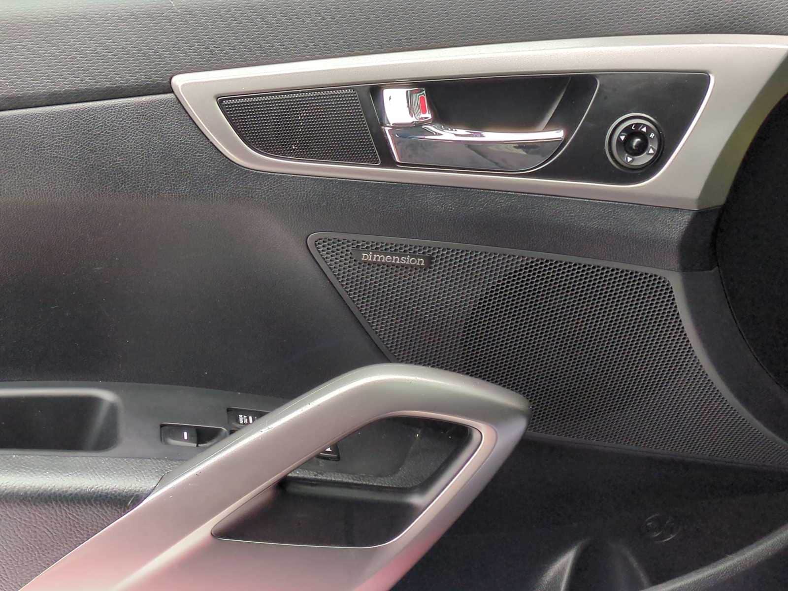 Thumbnail: 2017 Hyundai Veloster - 38