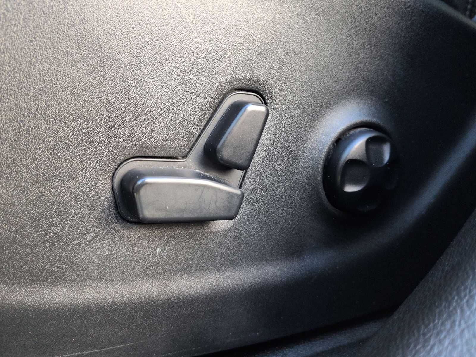 Thumbnail: 2017 Jeep Cherokee - 18