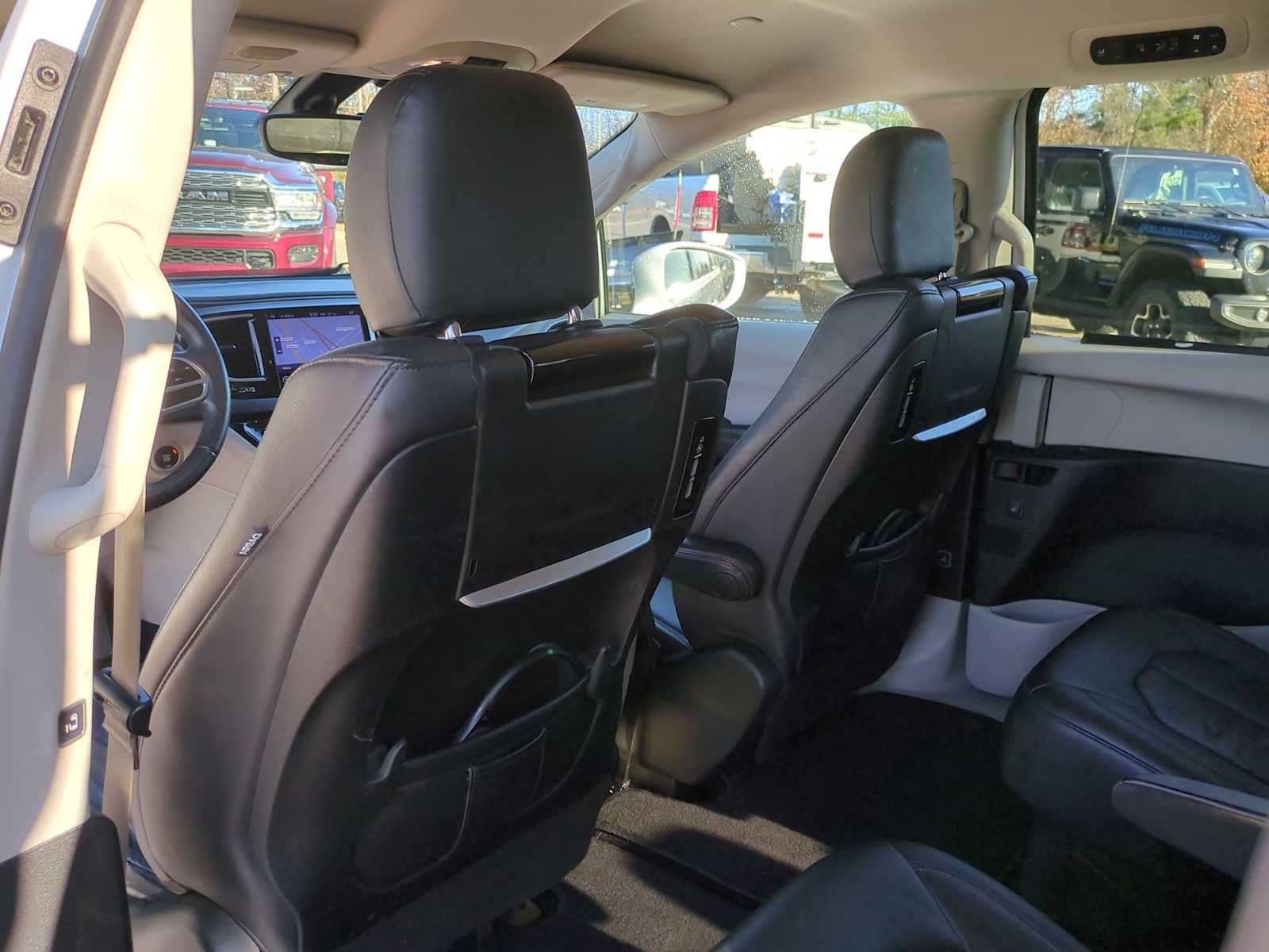 Thumbnail: 2017 Chrysler Pacifica - 18