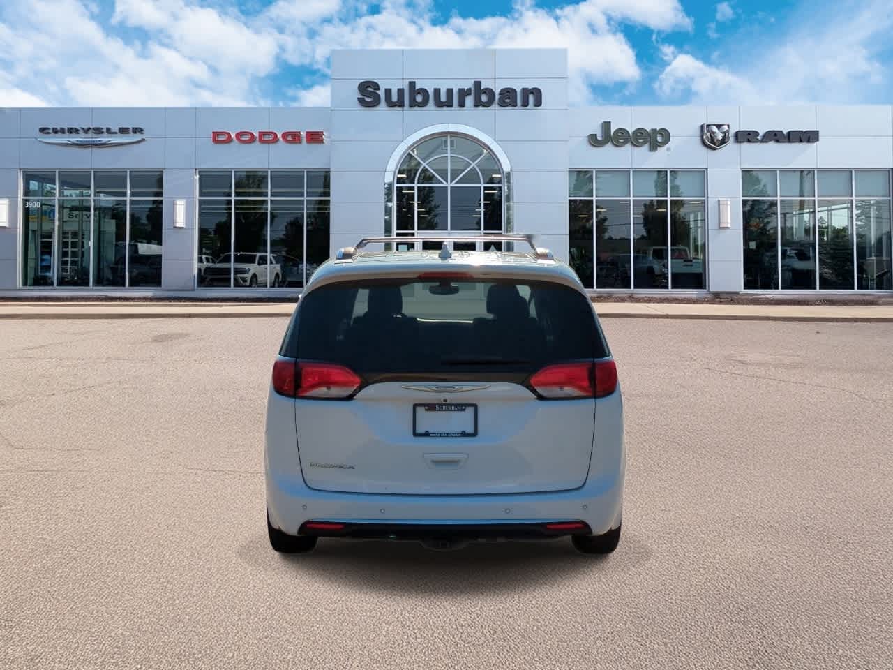 Thumbnail: 2017 Chrysler Pacifica - 7