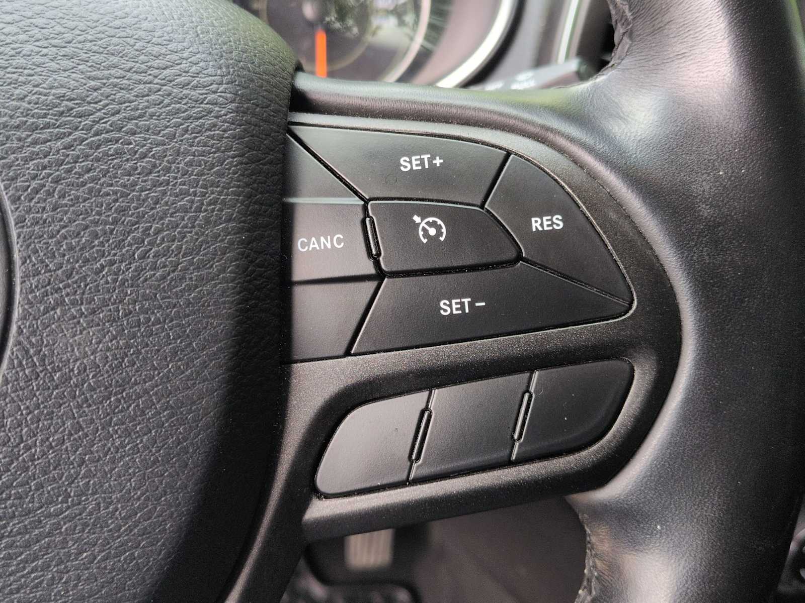 Thumbnail: 2020 Jeep Cherokee - 25