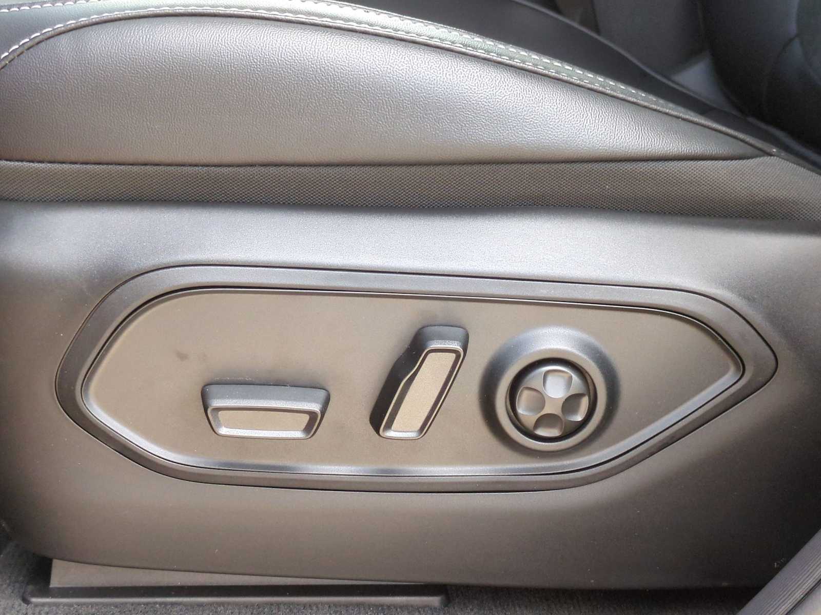 Thumbnail: 2025 Jeep Grand Cherokee - 17