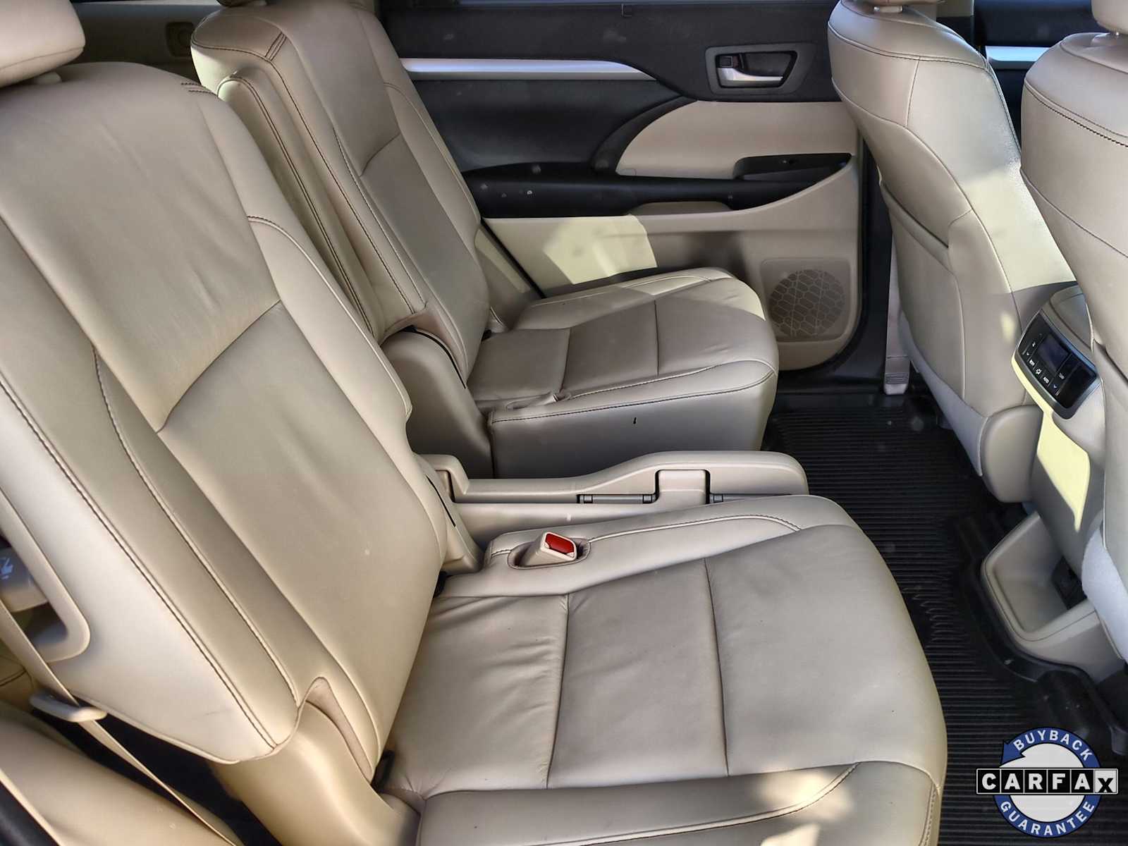 Thumbnail: 2019 Toyota Highlander - 21