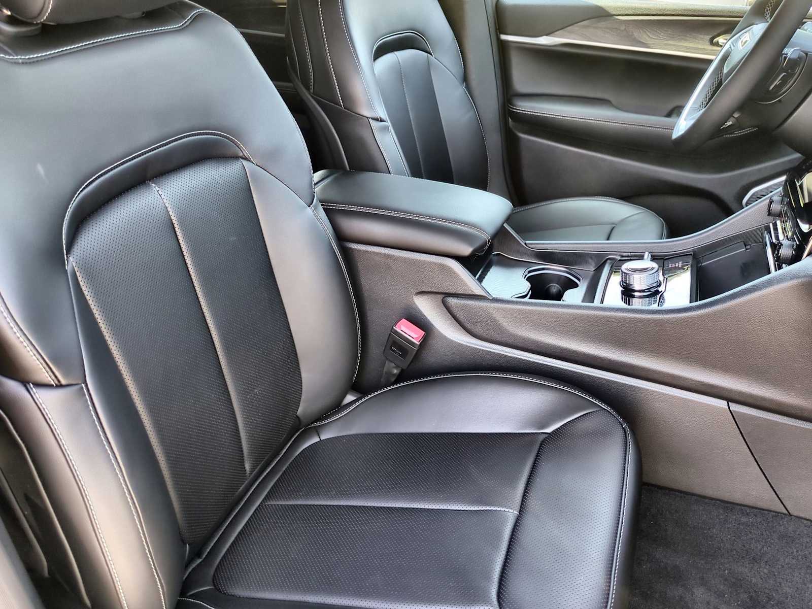 Thumbnail: 2025 Jeep Grand Cherokee - 23