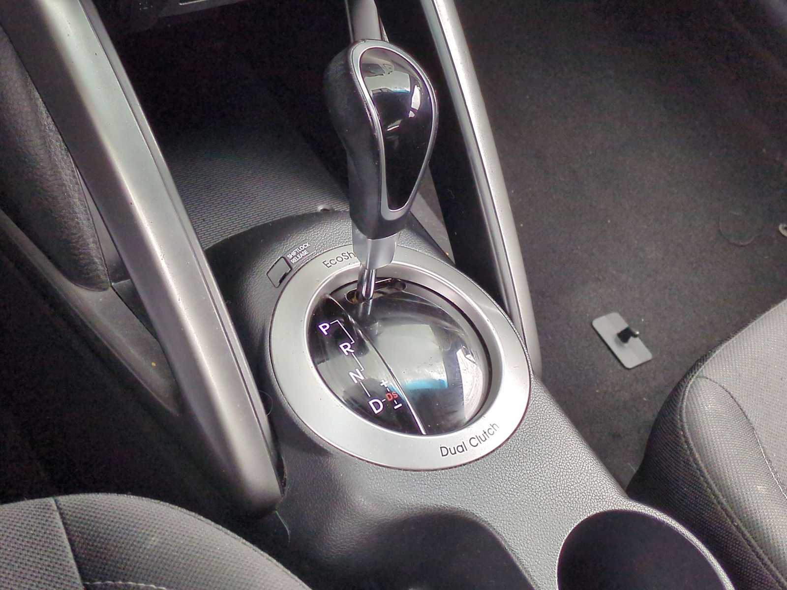 Thumbnail: 2017 Hyundai Veloster - 34