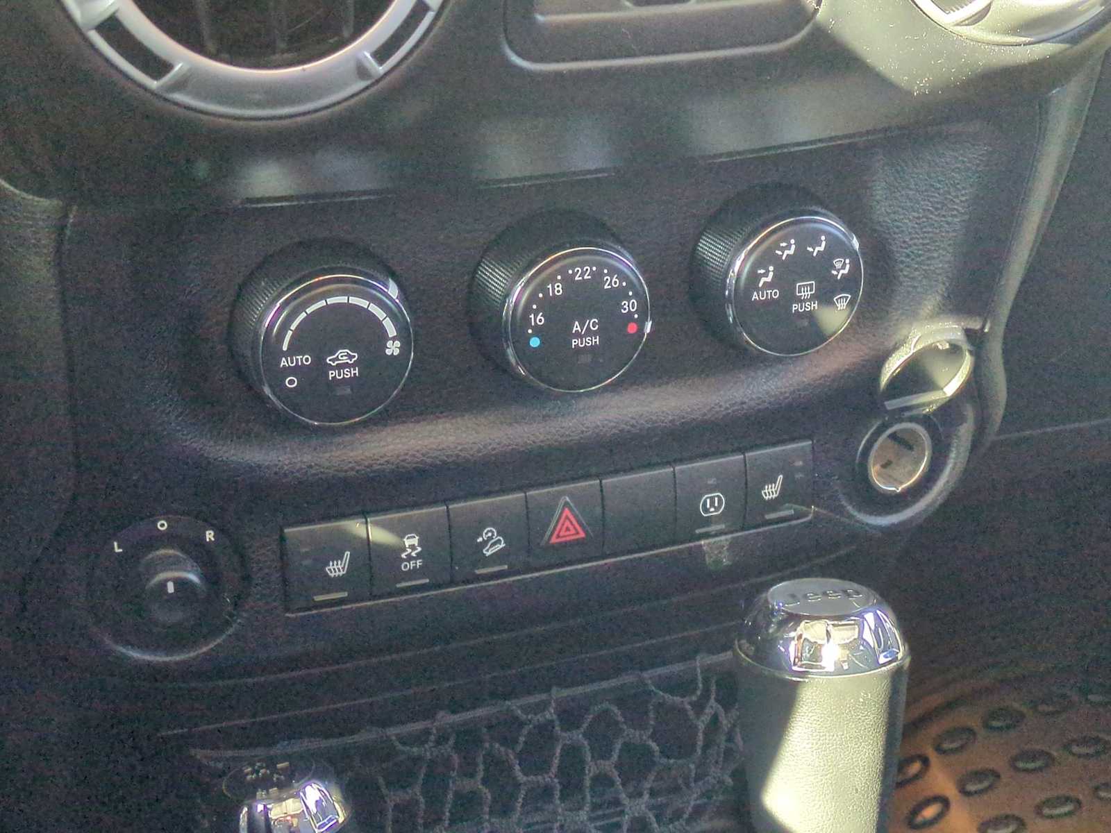 Thumbnail: 2015 Jeep Wrangler - 30