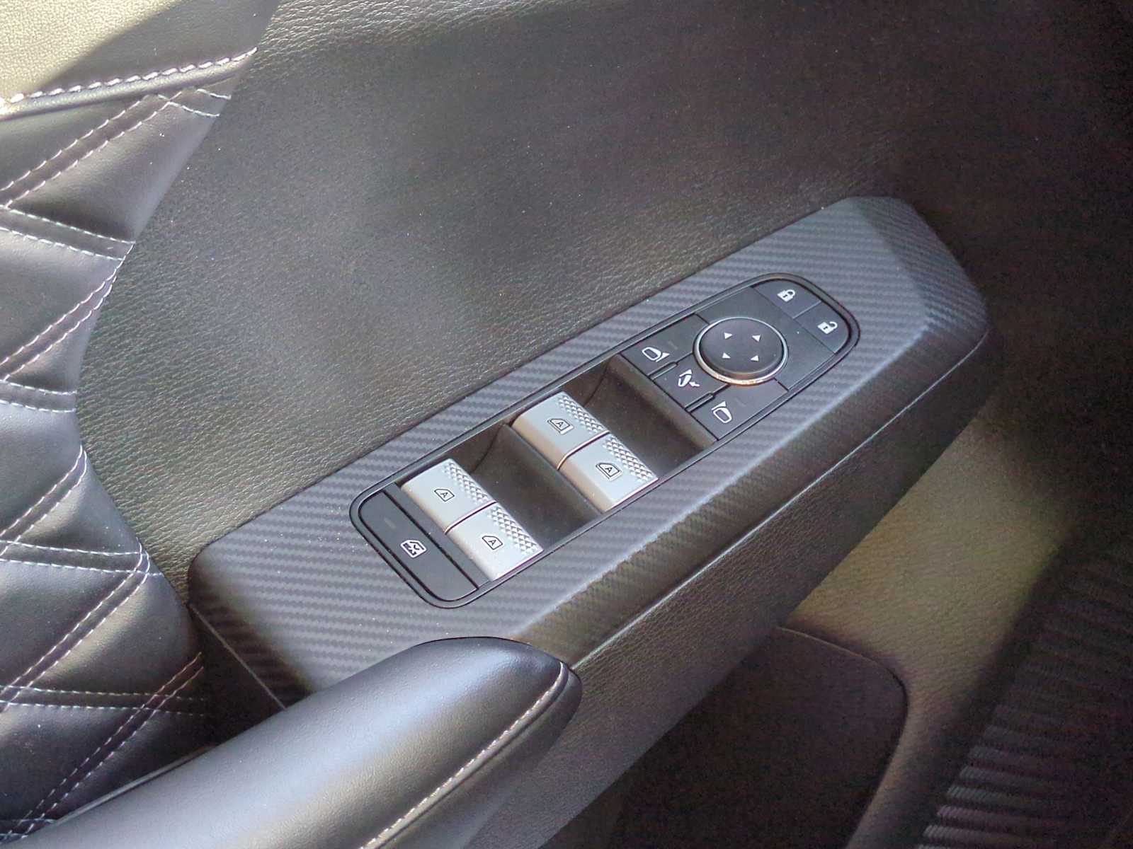 Thumbnail: 2024 Mitsubishi Outlander - 39