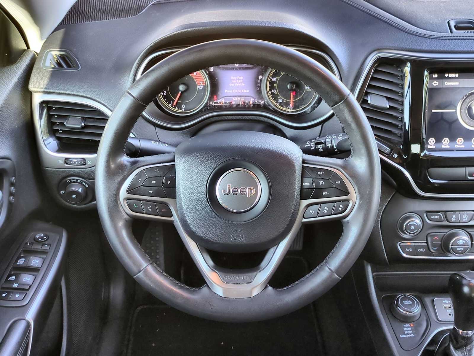 Thumbnail: 2022 Jeep Cherokee - 24