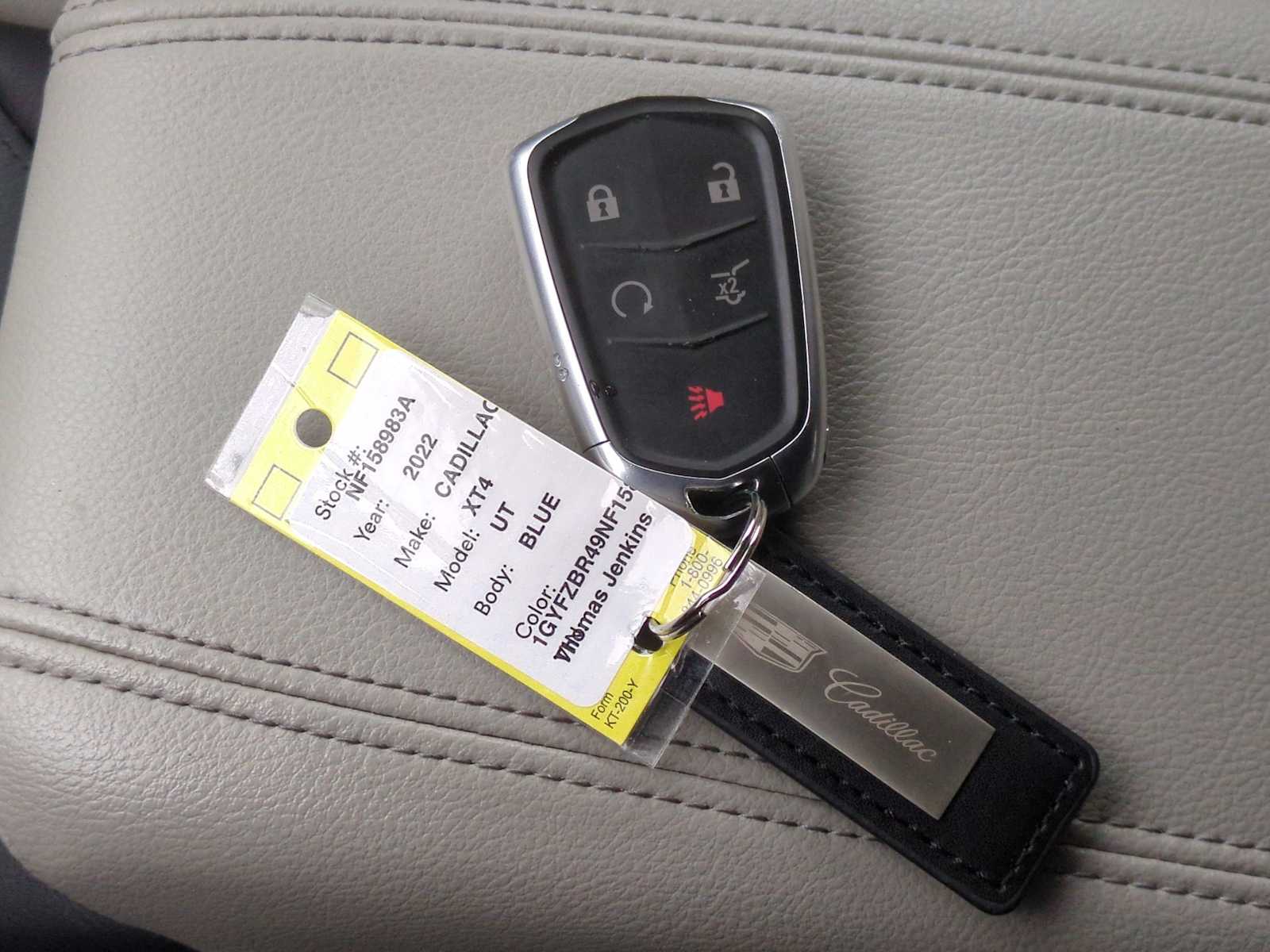 Thumbnail: 2022 Cadillac XT4 - 34