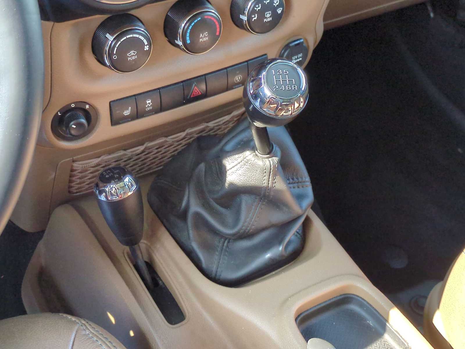 2015 Jeep Wrangler Unlimited Sahara 33