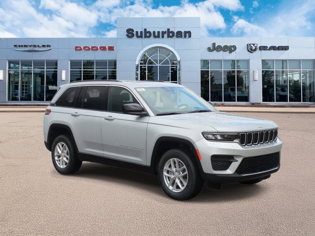 2025 Jeep Grand Cherokee Laredo photo 2