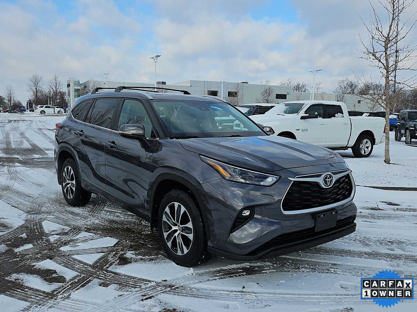 Thumbnail: 2023 Toyota Highlander - 16