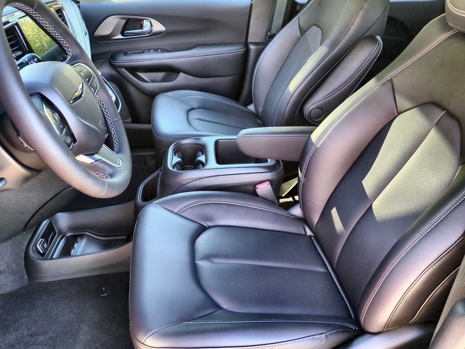 Thumbnail: 2026 Chrysler Pacifica - 16