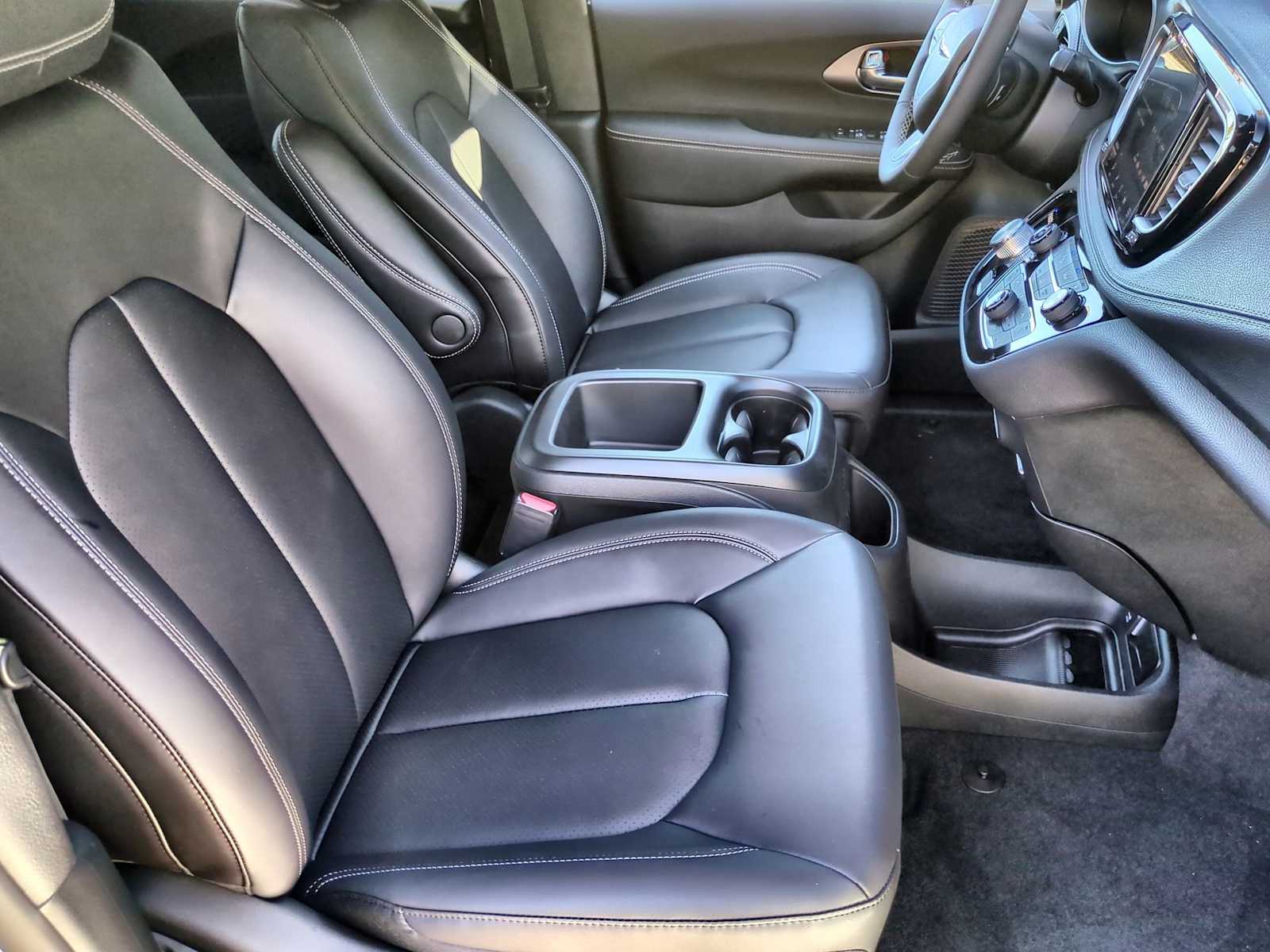 Thumbnail: 2026 Chrysler Pacifica - 21