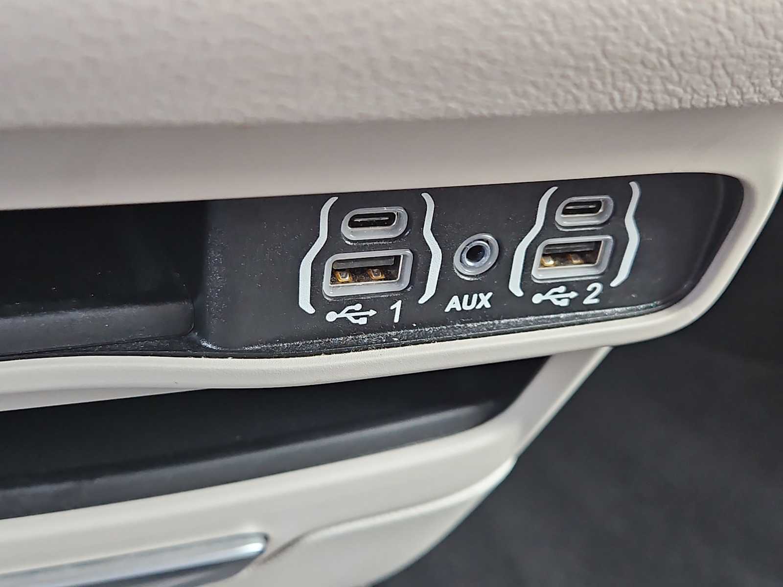 Thumbnail: 2024 Chrysler Pacifica - 35