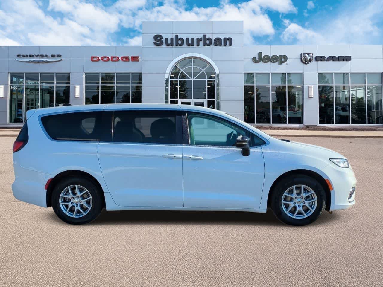 Thumbnail: 2024 Chrysler Pacifica - 9