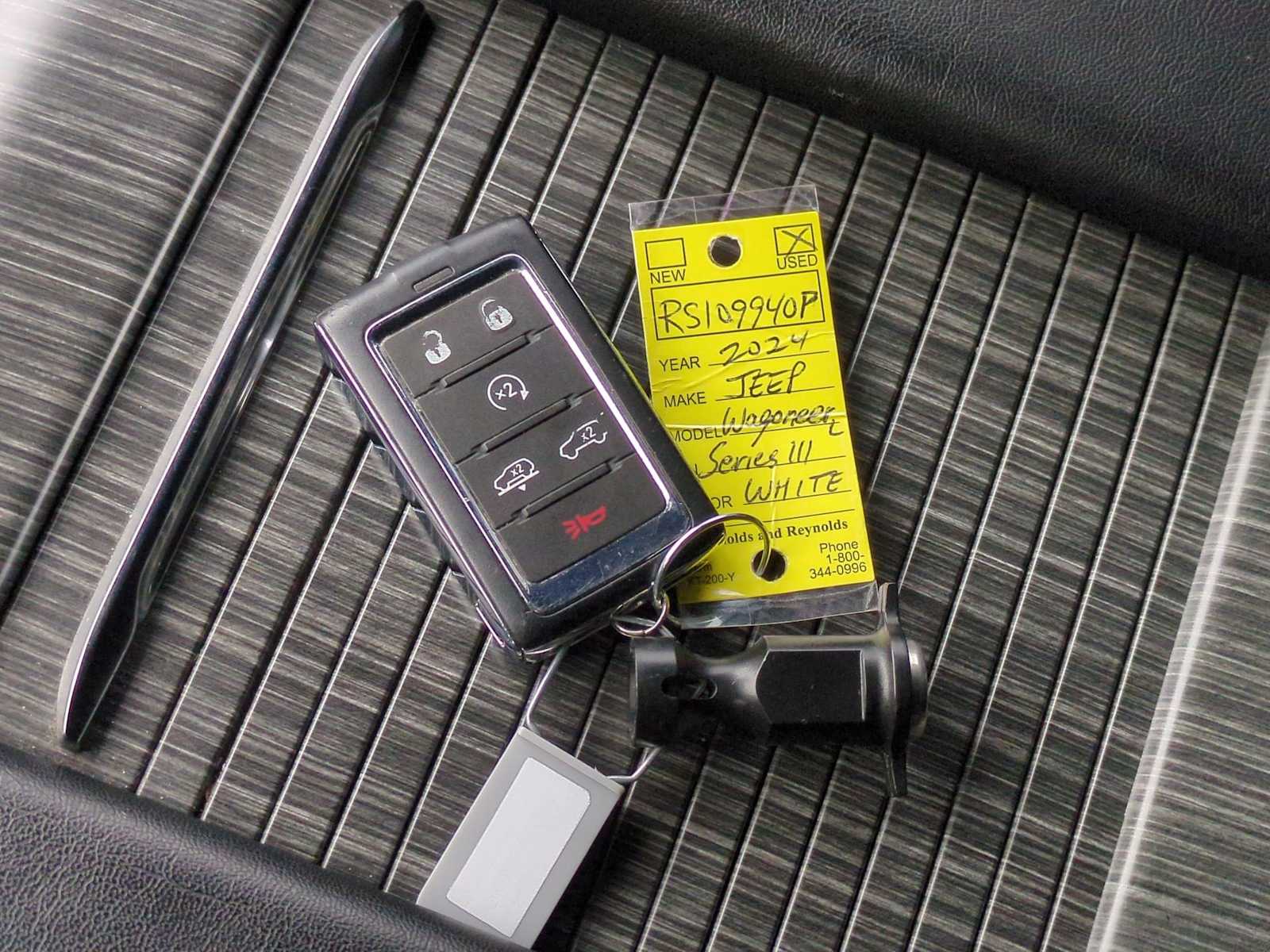 Thumbnail: 2024 Jeep Wagoneer - 34