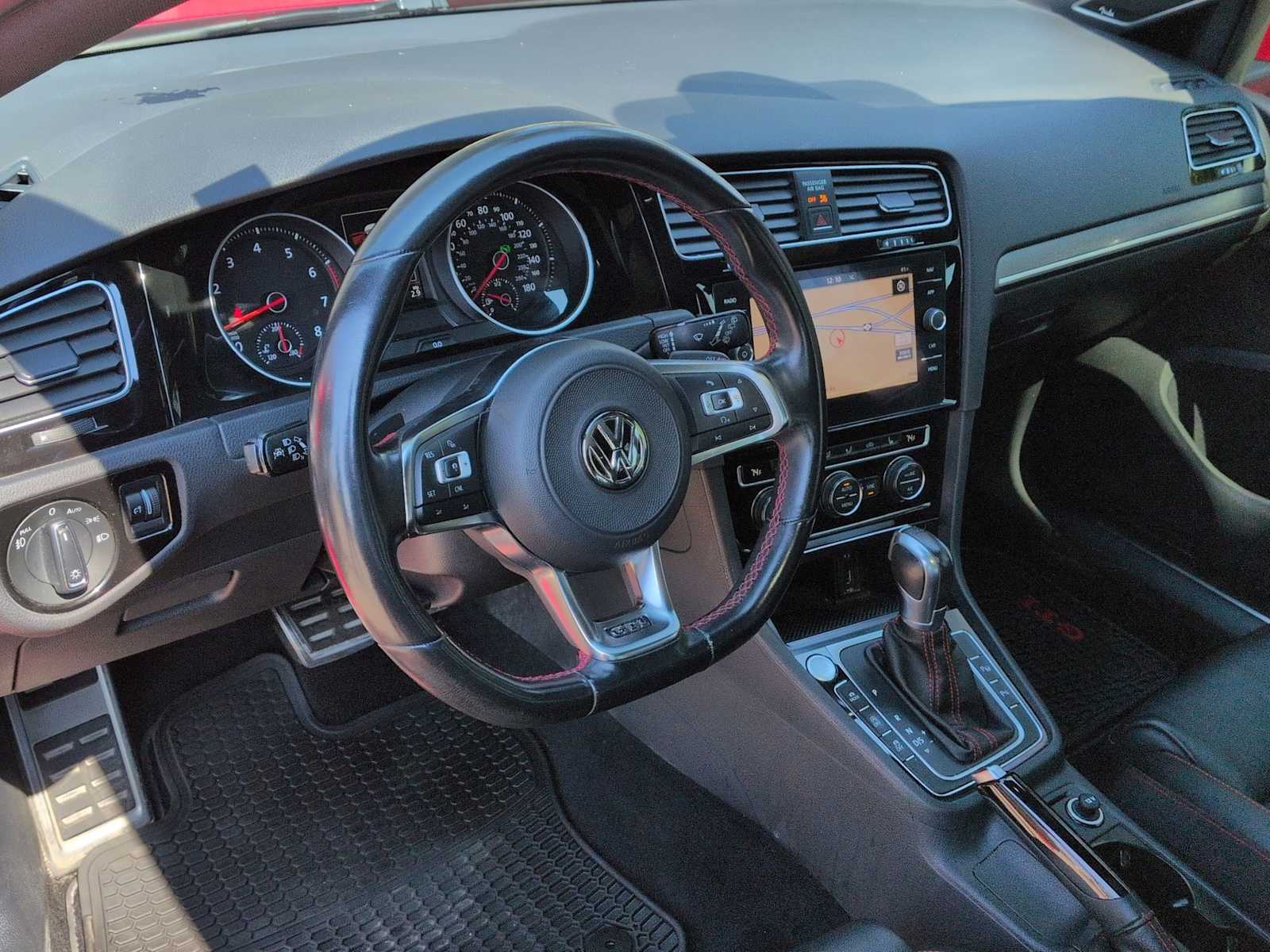 Thumbnail: 2018 Volkswagen Golf - 10