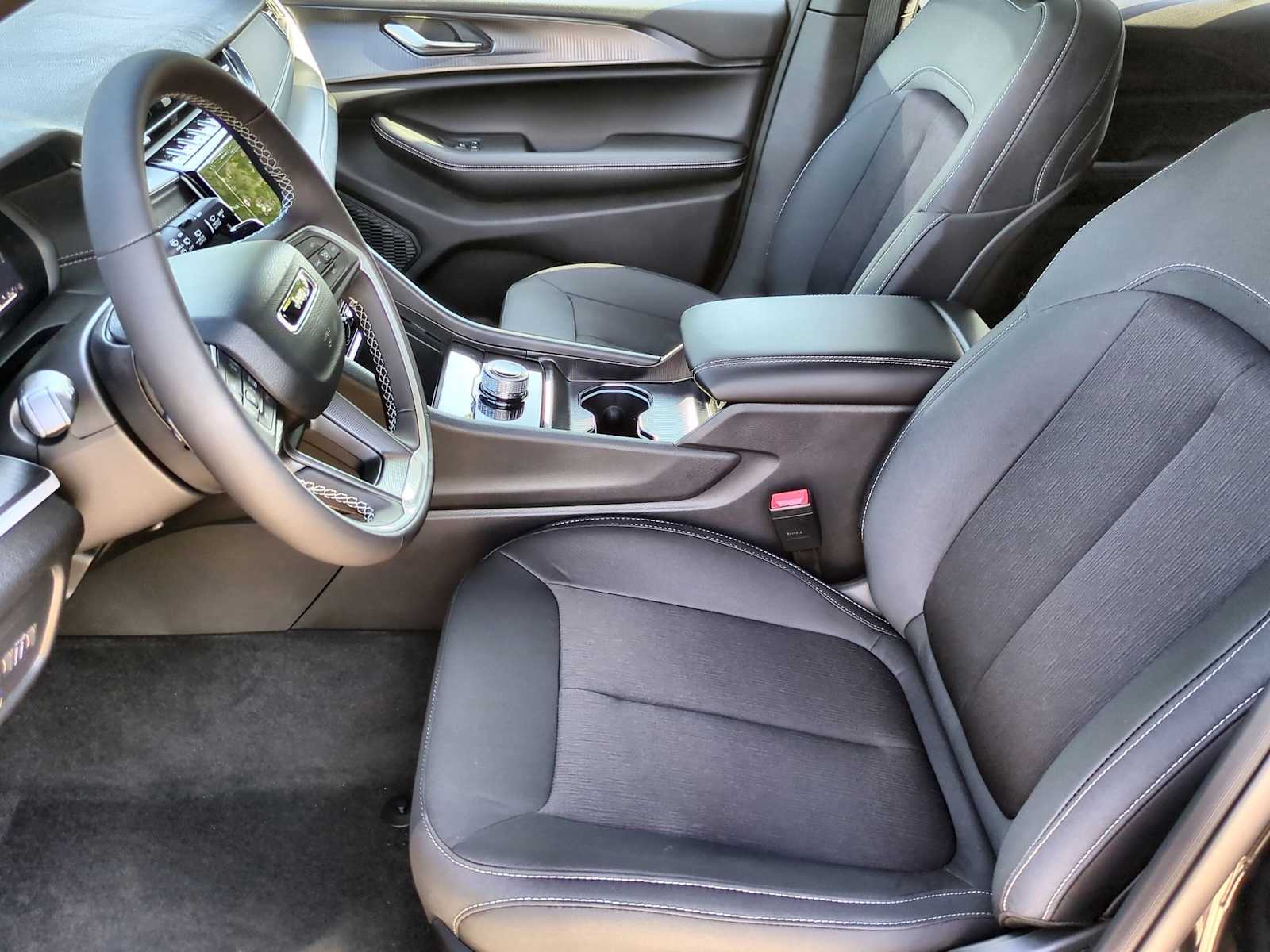 Thumbnail: 2025 Jeep Grand Cherokee - 16