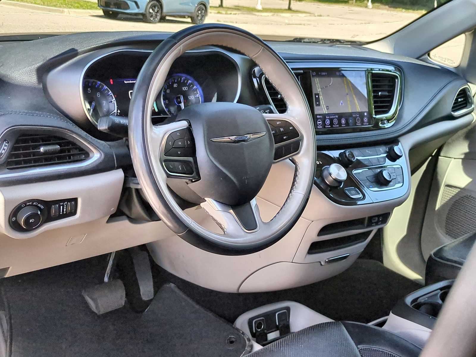 Thumbnail: 2020 Chrysler Pacifica - 10