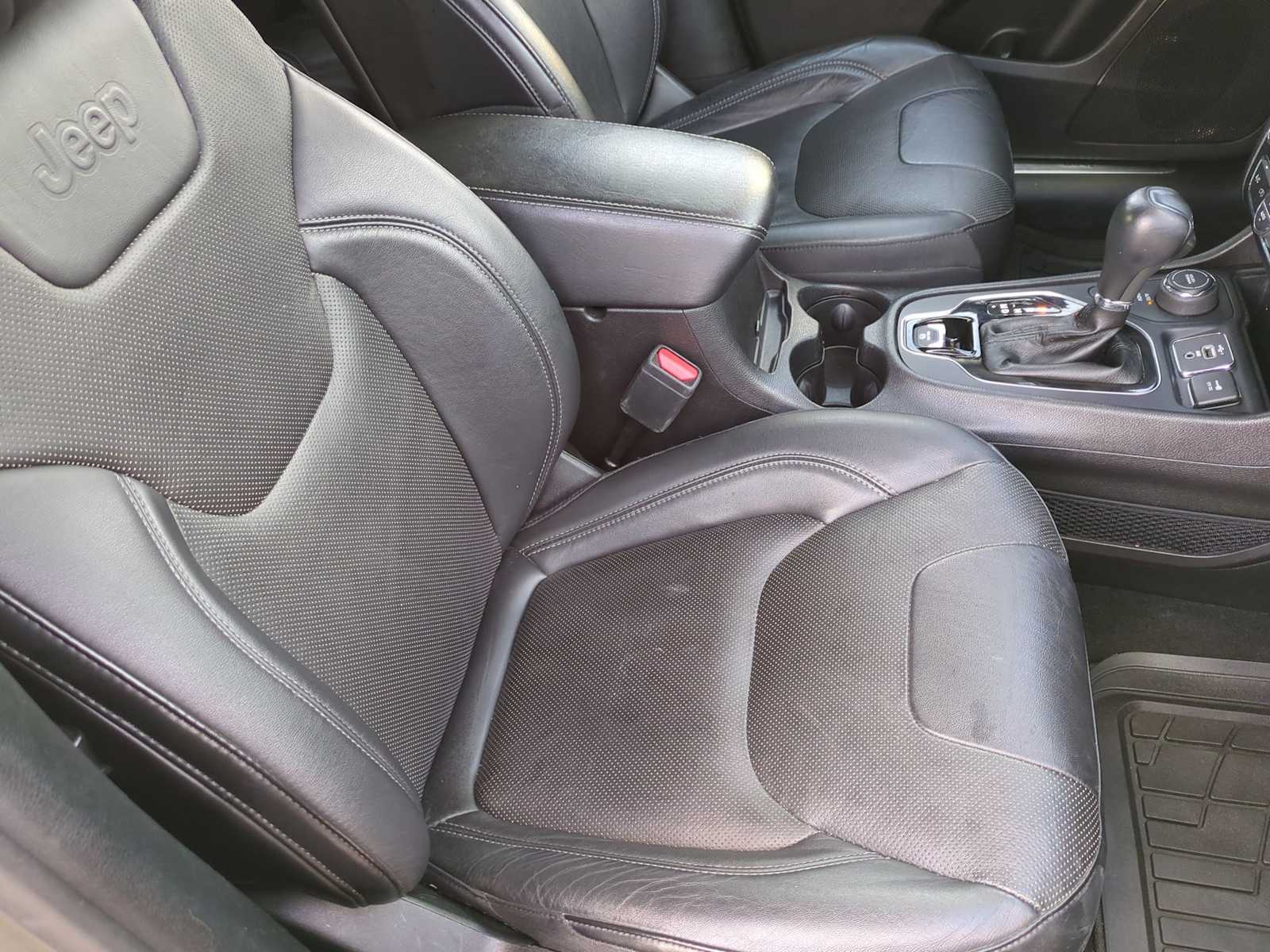 Thumbnail: 2020 Jeep Cherokee - 22