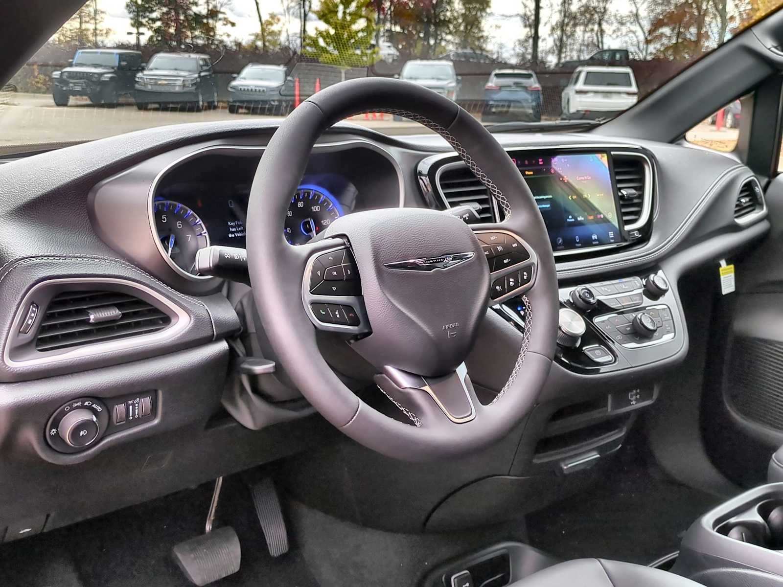 Thumbnail: 2026 Chrysler Pacifica - 10