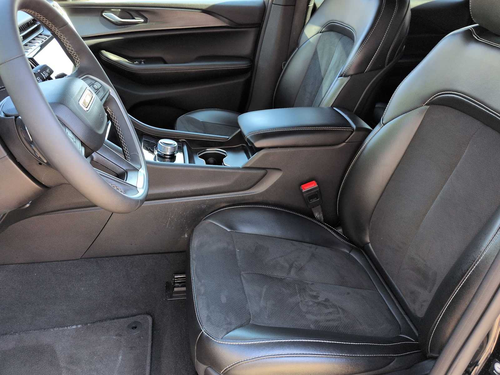 Thumbnail: 2024 Jeep Grand Cherokee - 16