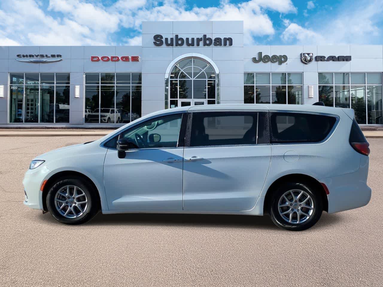 Thumbnail: 2024 Chrysler Pacifica - 5