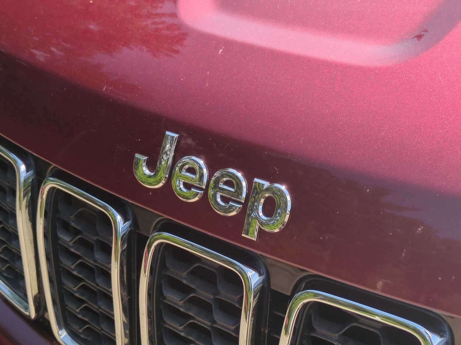 Thumbnail: 2017 Jeep Grand Cherokee - 12