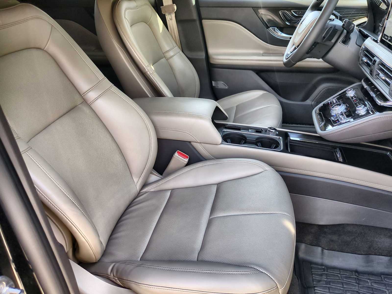 Thumbnail: 2022 Lincoln Corsair - 21