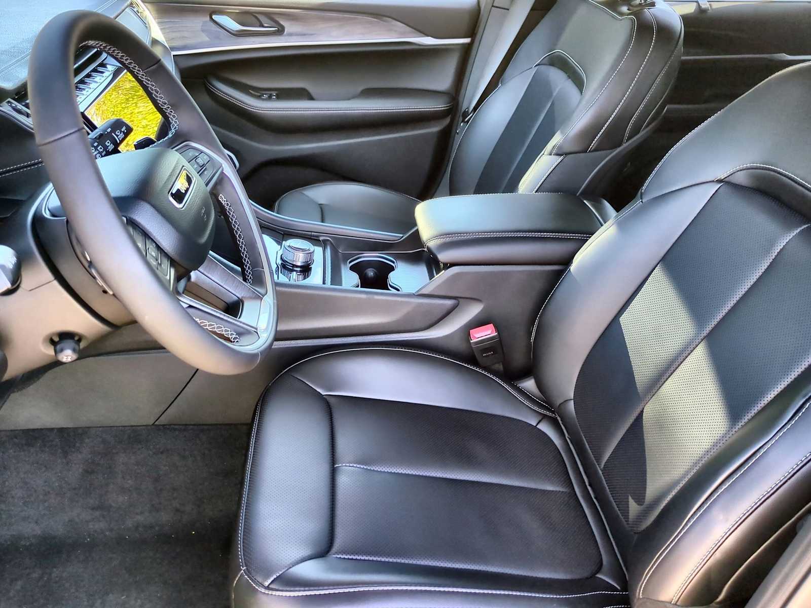 Thumbnail: 2025 Jeep Grand Cherokee - 16