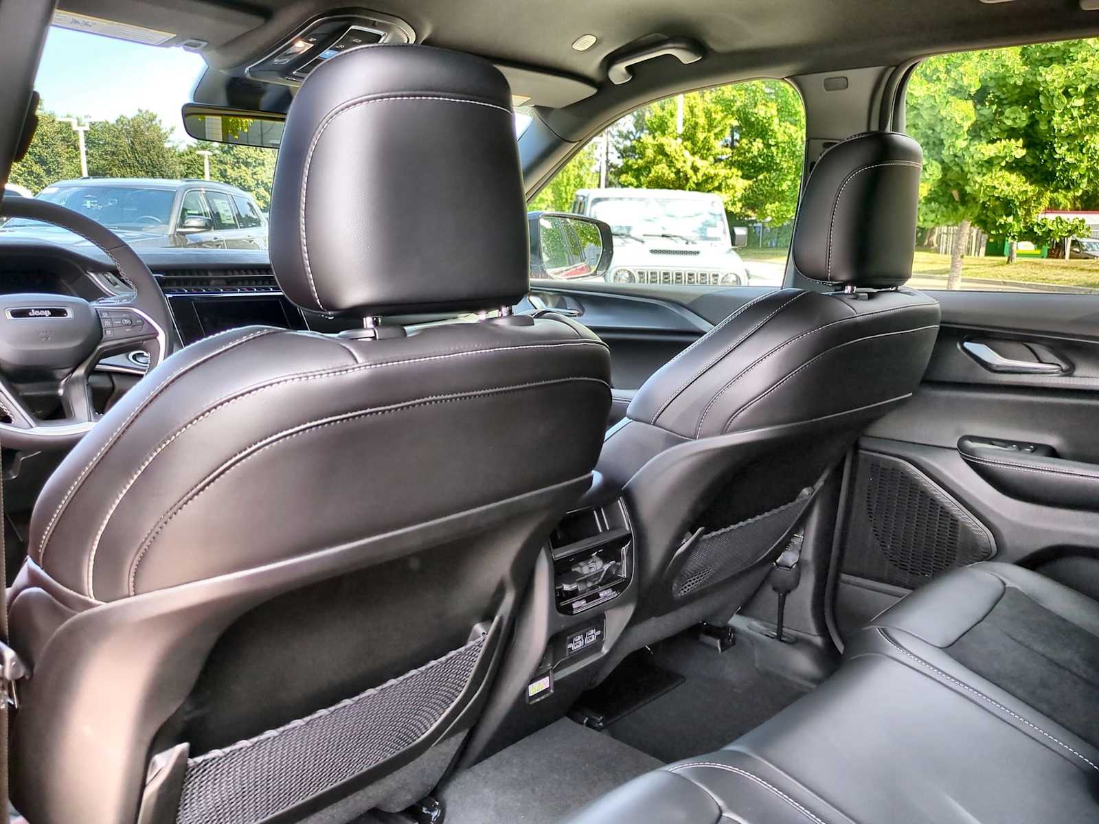 Thumbnail: 2025 Jeep Grand Cherokee - 18