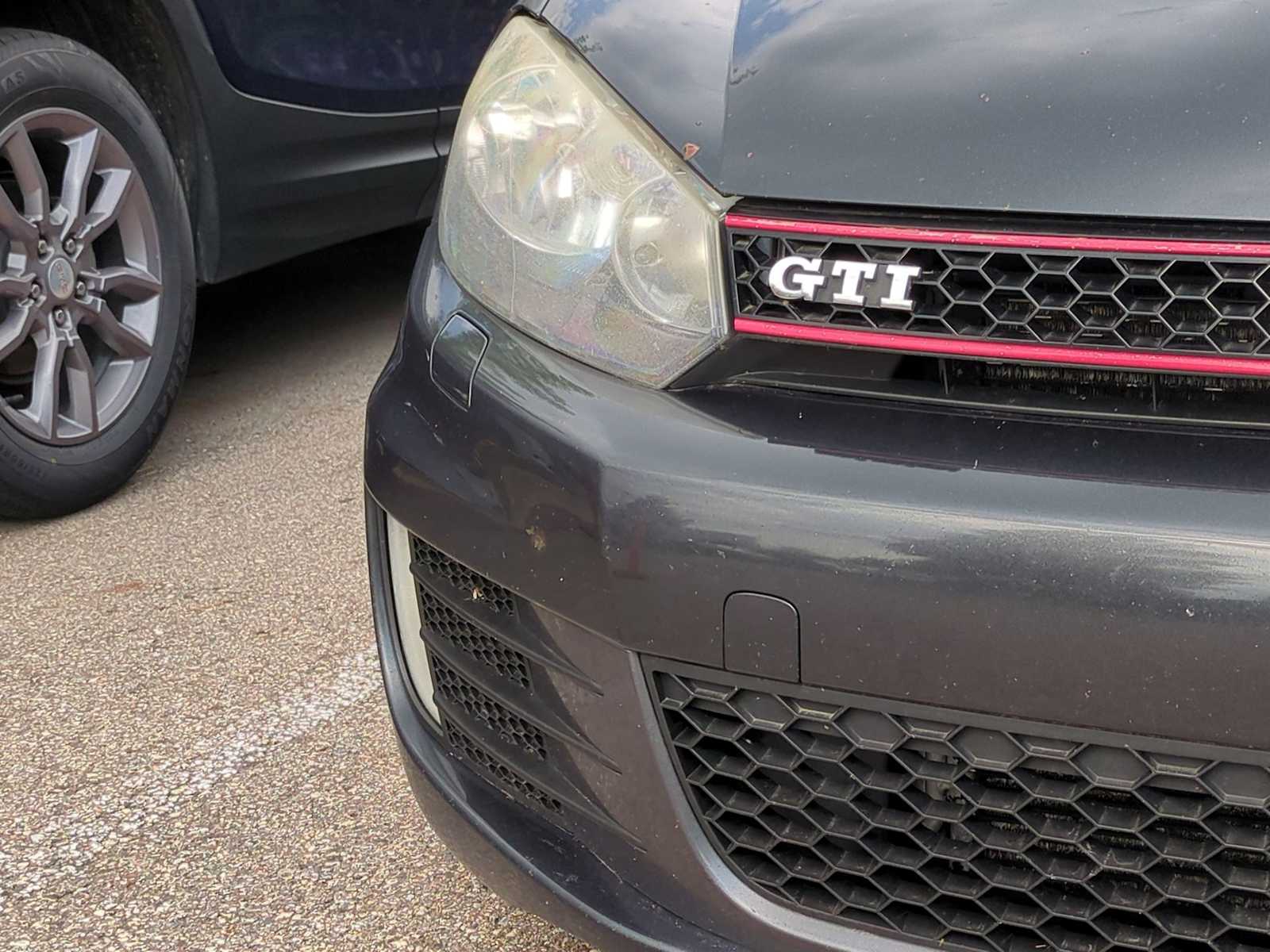 Thumbnail: 2011 Volkswagen Golf - 11