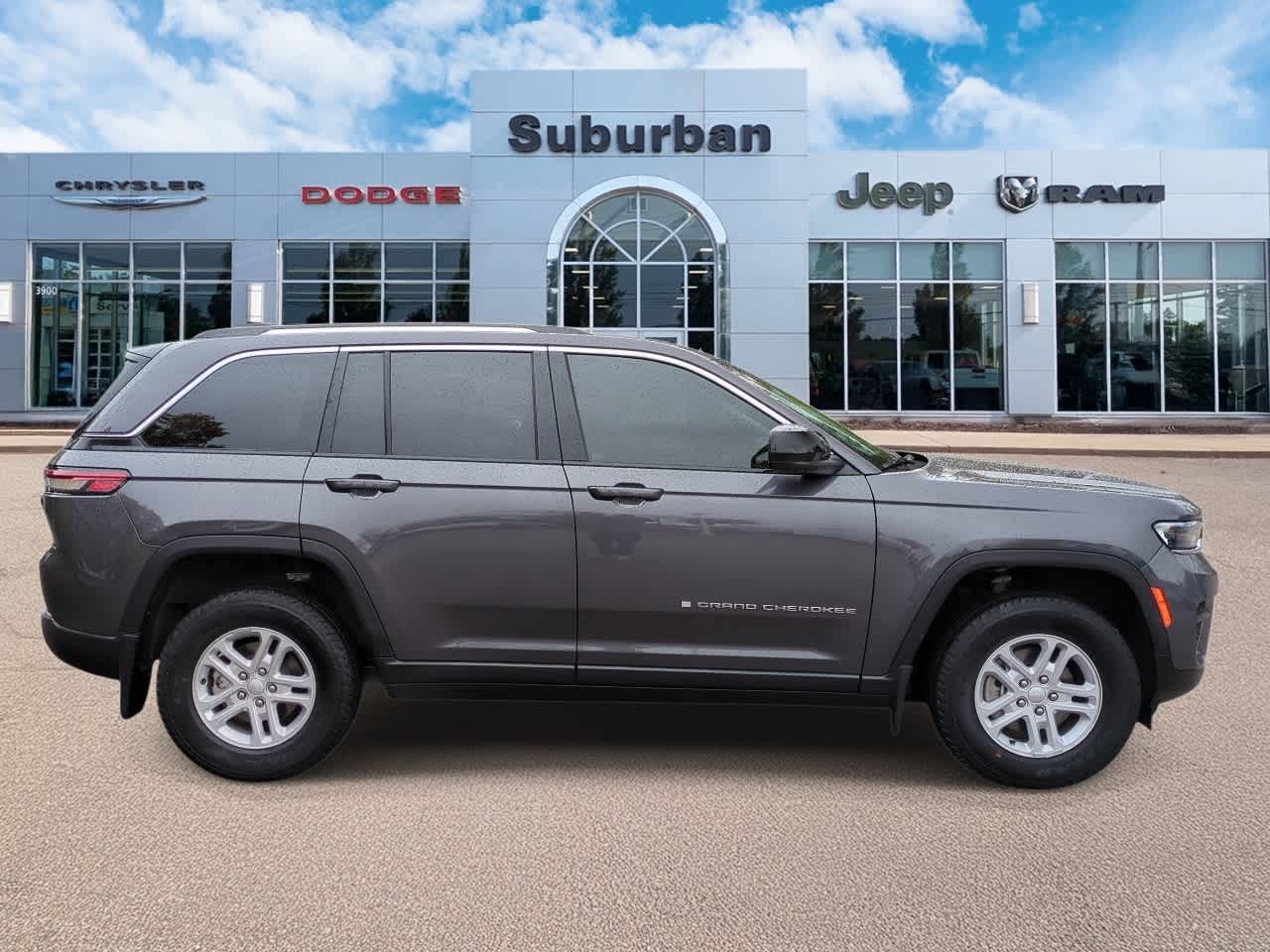 Thumbnail: 2023 Jeep Grand Cherokee - 9