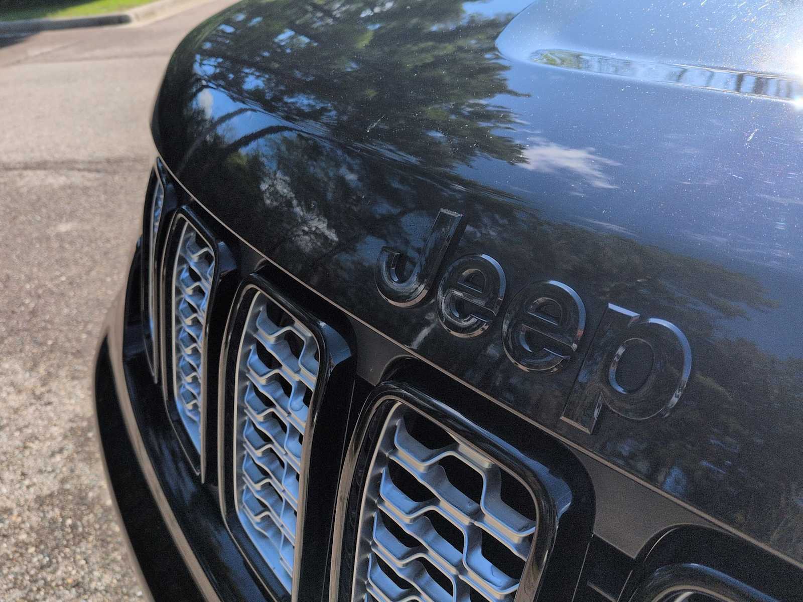 Thumbnail: 2022 Jeep Grand Cherokee - 12