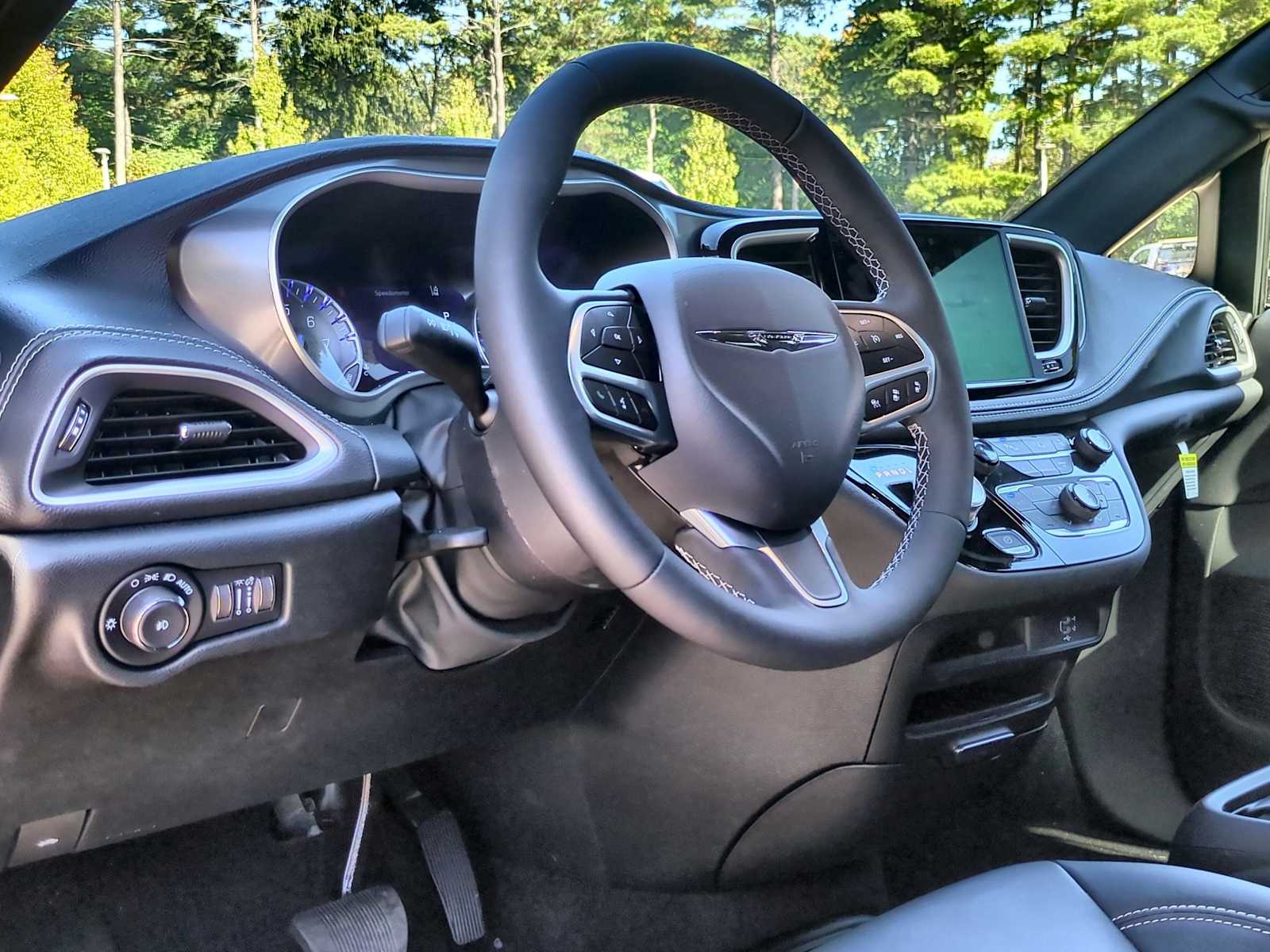 Thumbnail: 2026 Chrysler Pacifica - 10