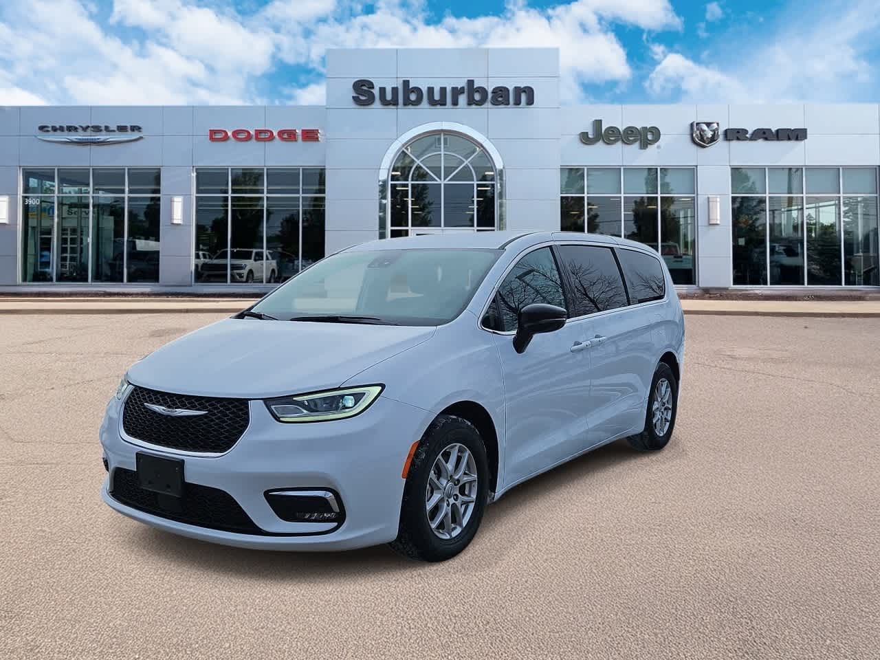 Thumbnail: 2024 Chrysler Pacifica - 4