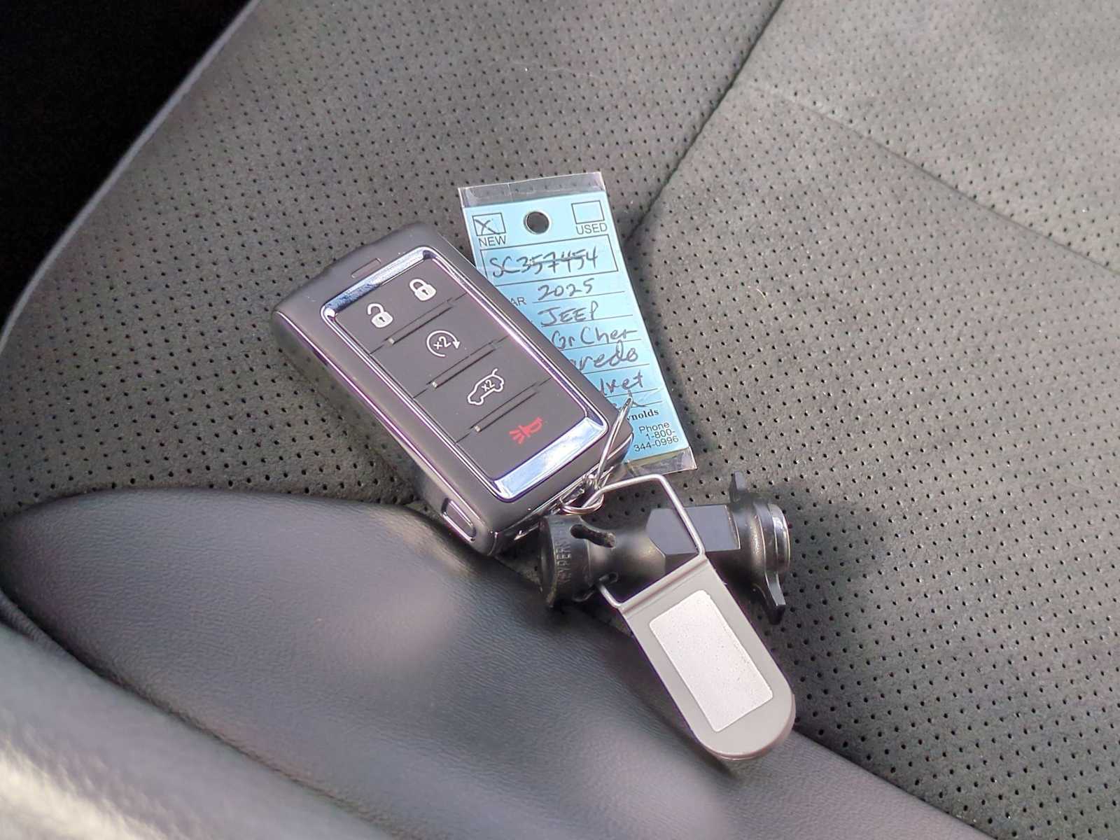 Thumbnail: 2025 Jeep Grand Cherokee - 33