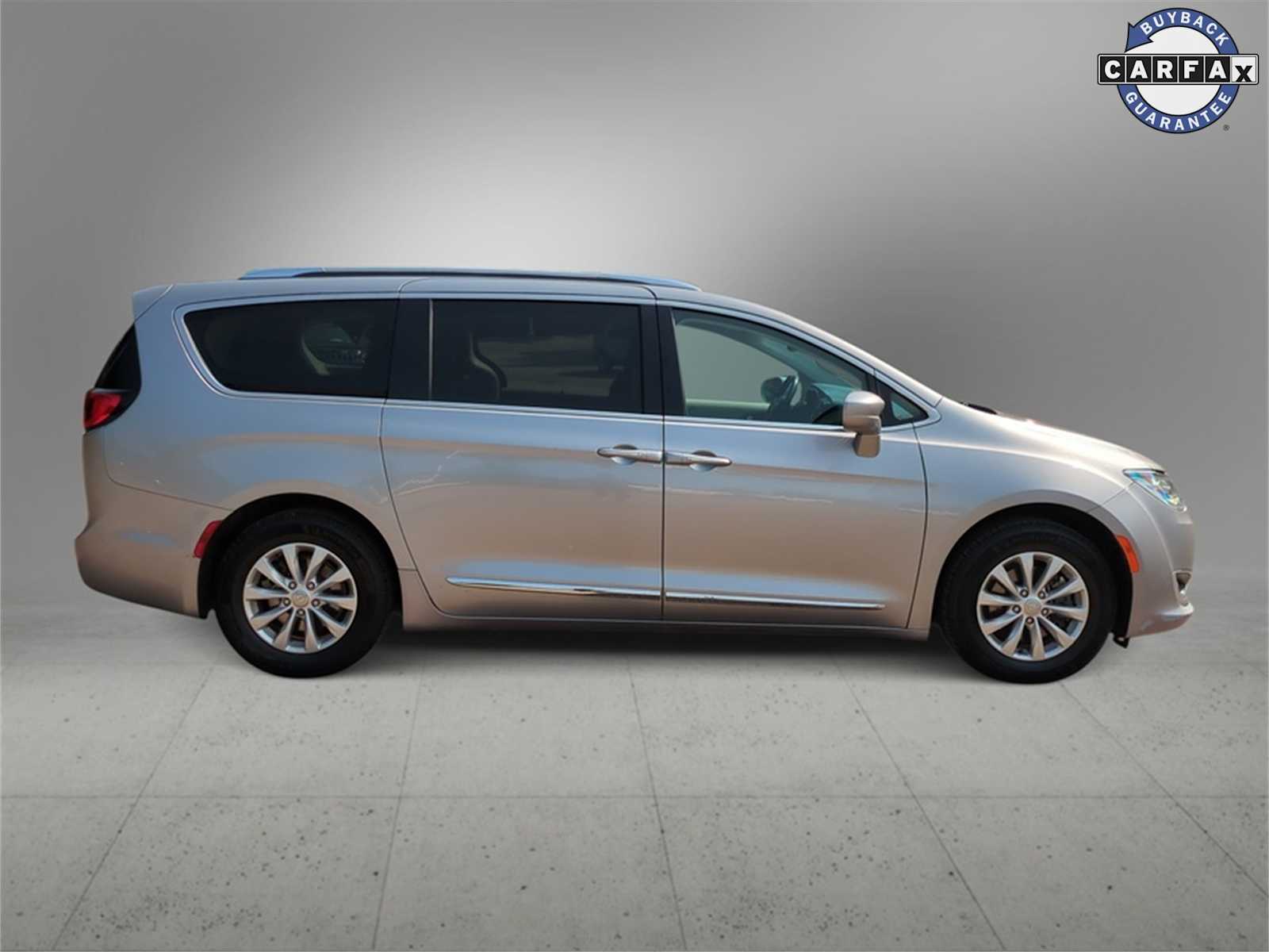 Thumbnail: 2019 Chrysler Pacifica - 9