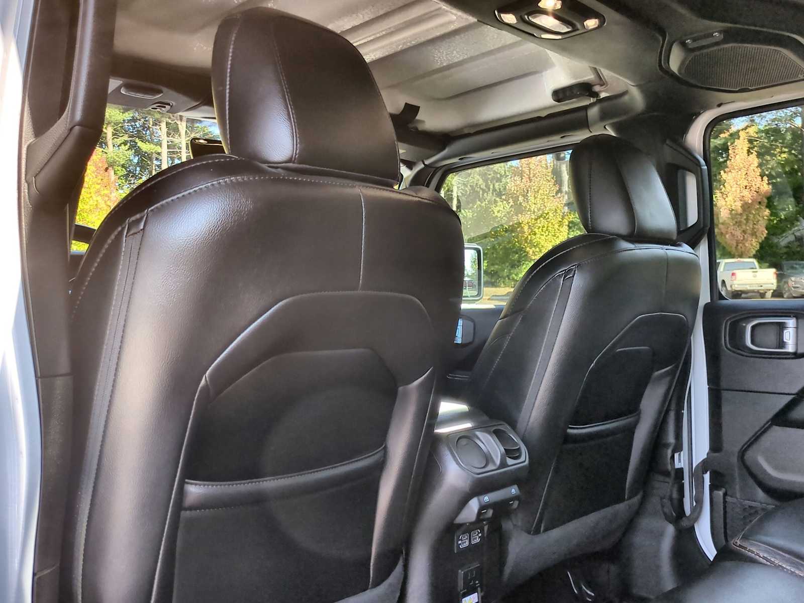 Thumbnail: 2021 Jeep Wrangler - 18